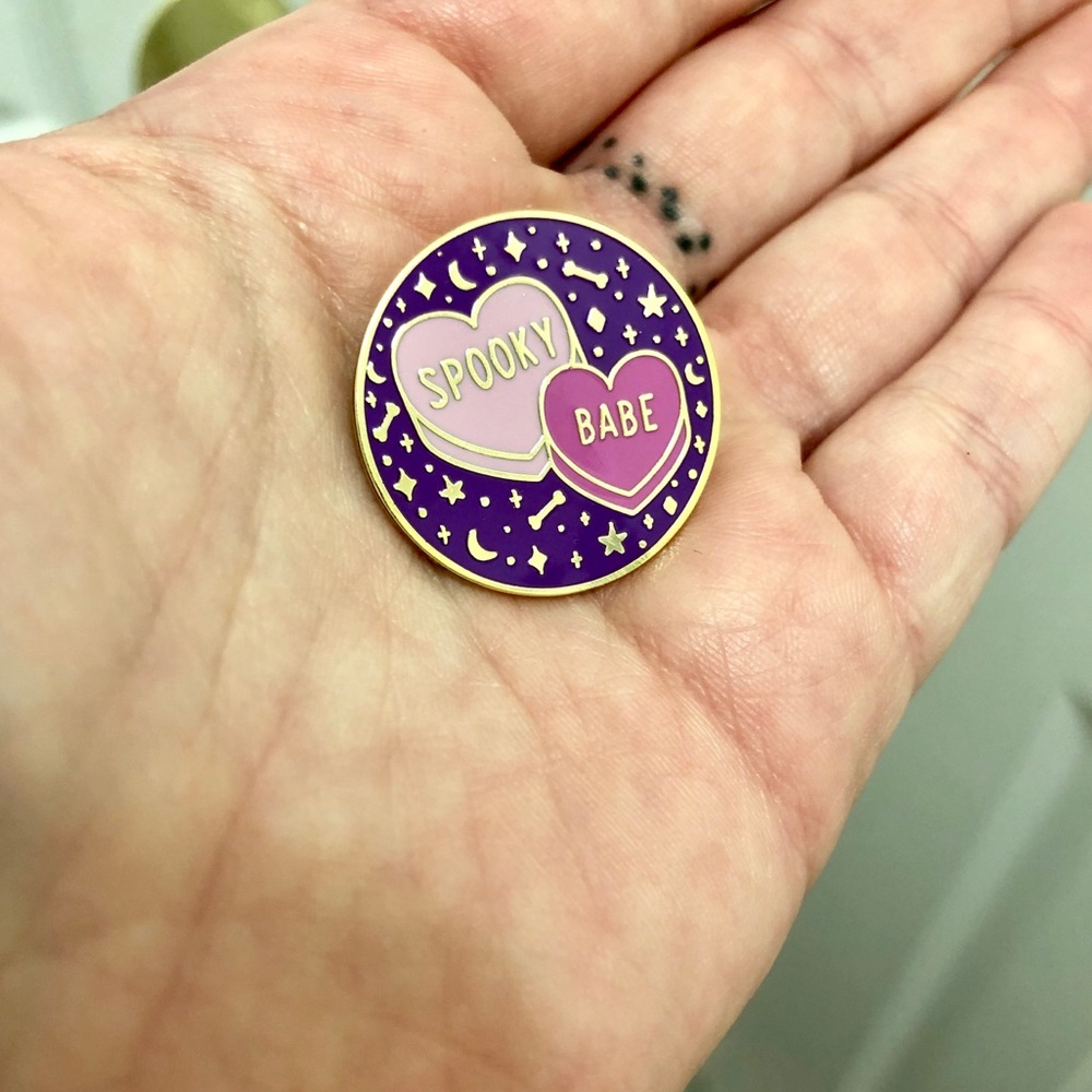 Spooky Babe Pin - Picture 2 of 3